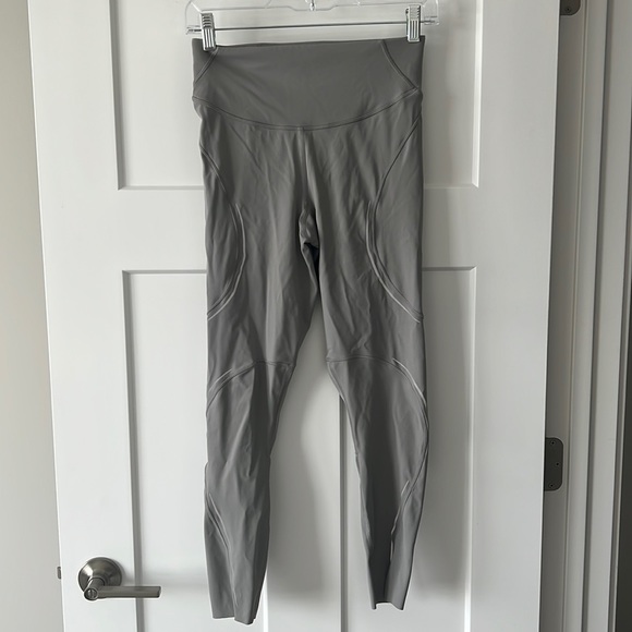 FINAL OFFER-Like new lululemon reflective running leggings - Picture 1 of 3
